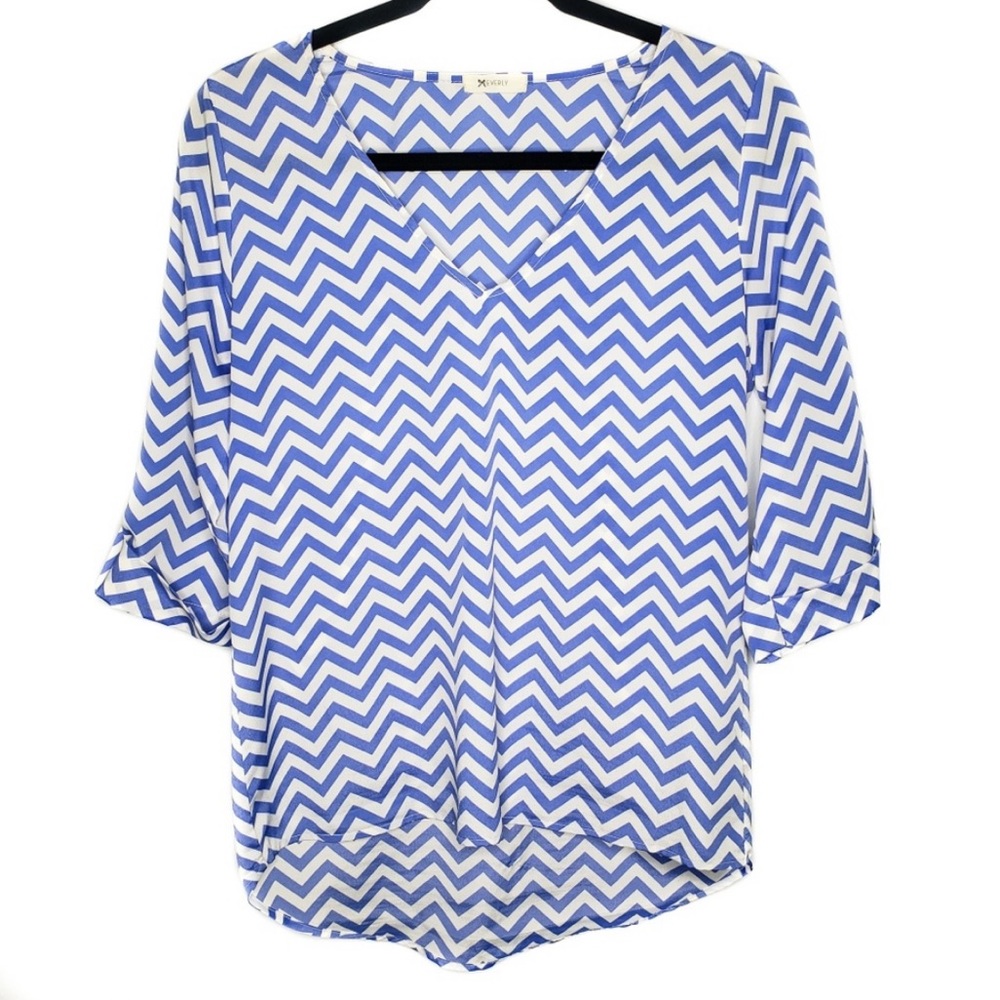 EVERLY Carolina Blue & White Chevron Top Size M
